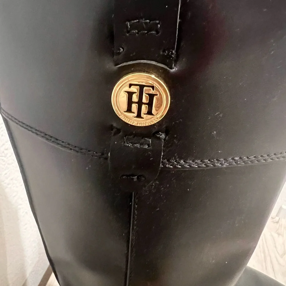 Tommy Hilfiger Black Knee-High Riding Boots Gold Logo | Size 8.5